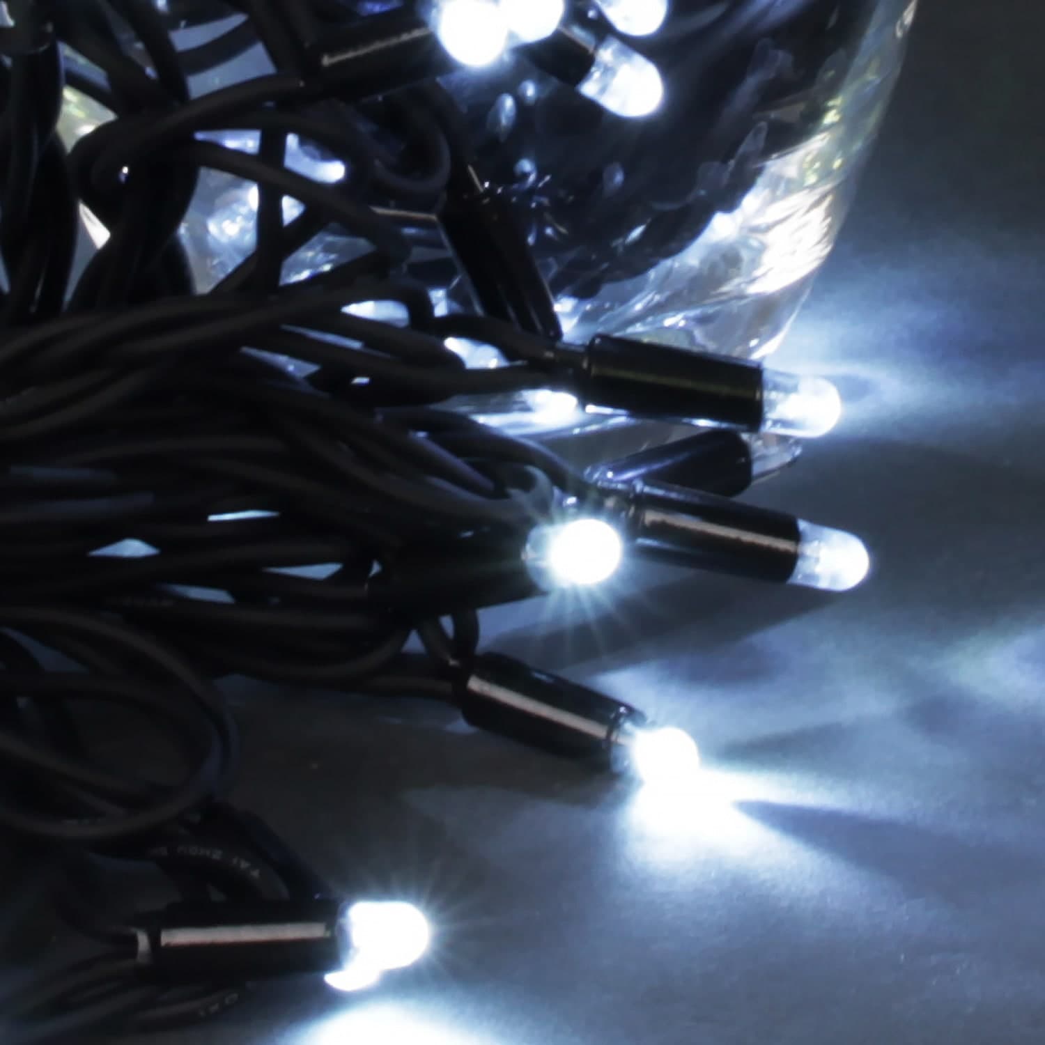 Гирлянда светодиодная, черный провод 10м, 100LED, 24V, морозоустойчивая, влагозащищенная Sneha A-504A W