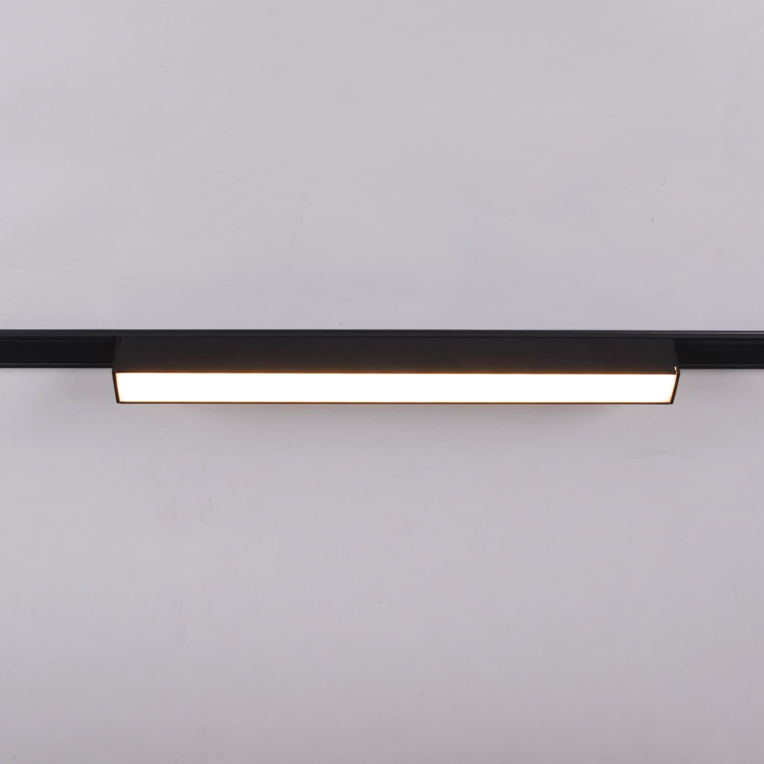 Reluce 13003-9.3-001UR magnetic LED10W BK CCT+SMART