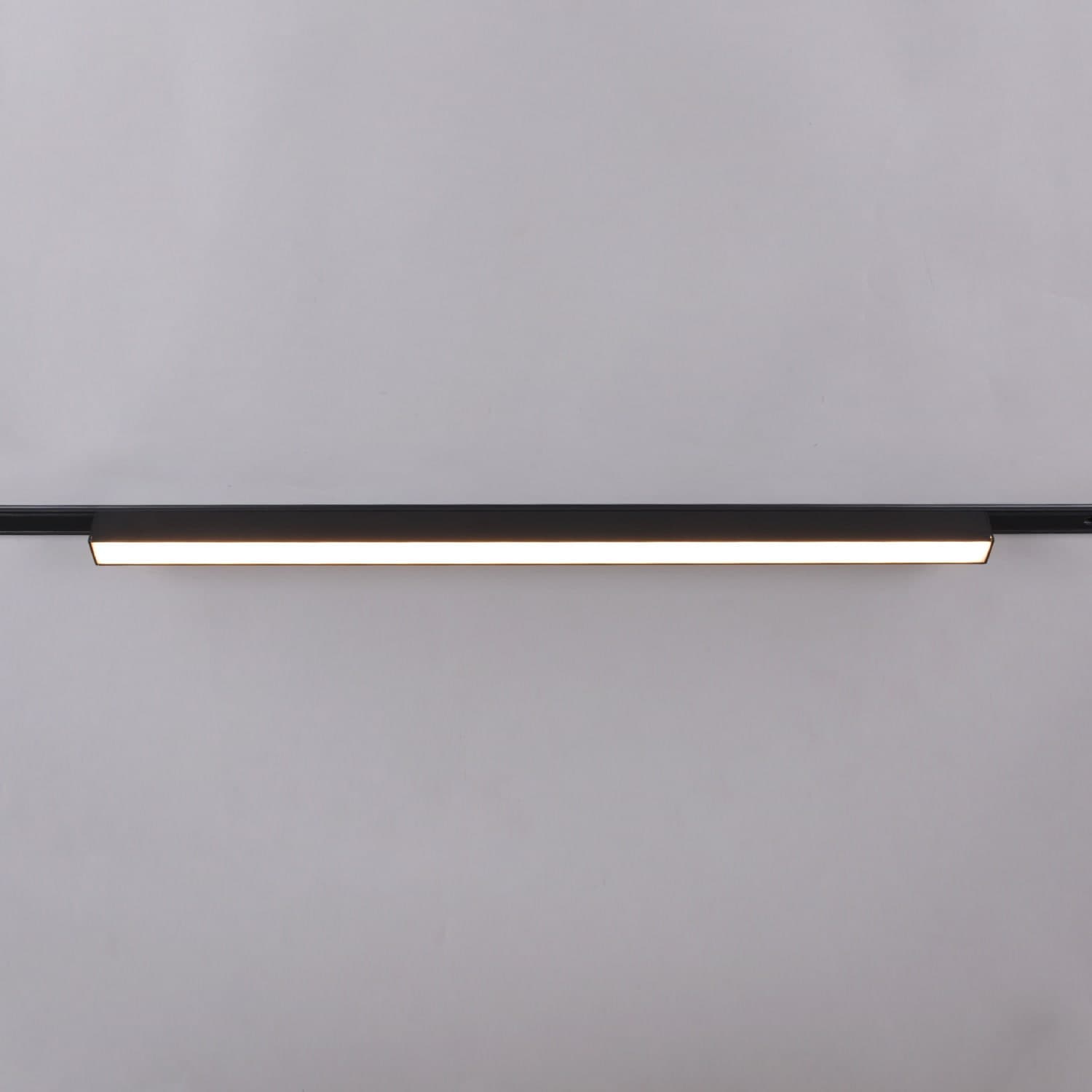 Reluce 13003-9.3-001UR magnetic LED20W BK CCT+SMART